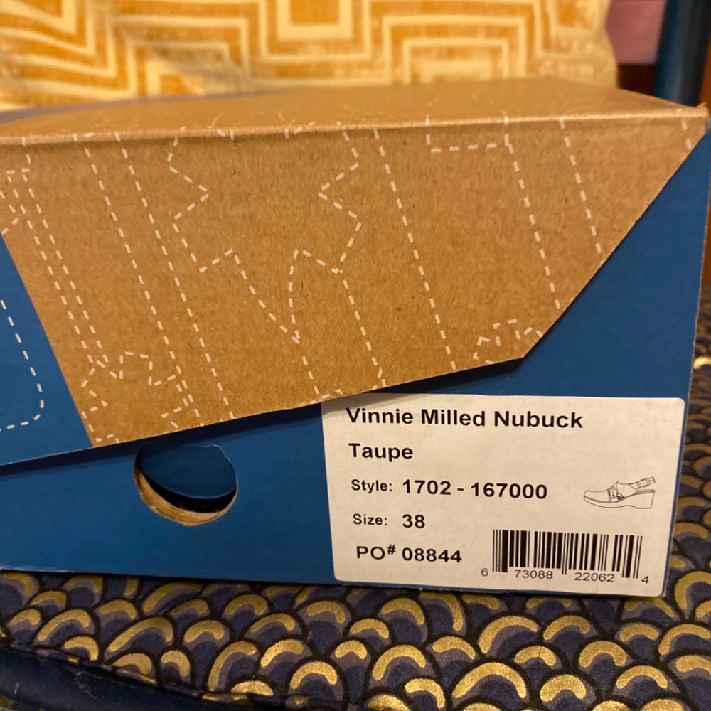 Dansko Clog Nubuck Taupe Size 38 NIB - Picture 6 of 6